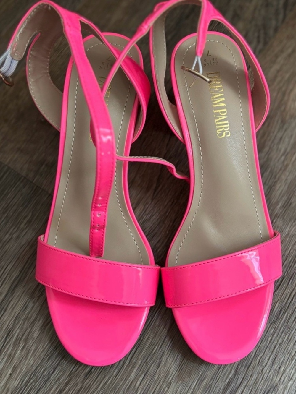 💖 Dream Pairs Neon Pink Patent Block Heels 💖